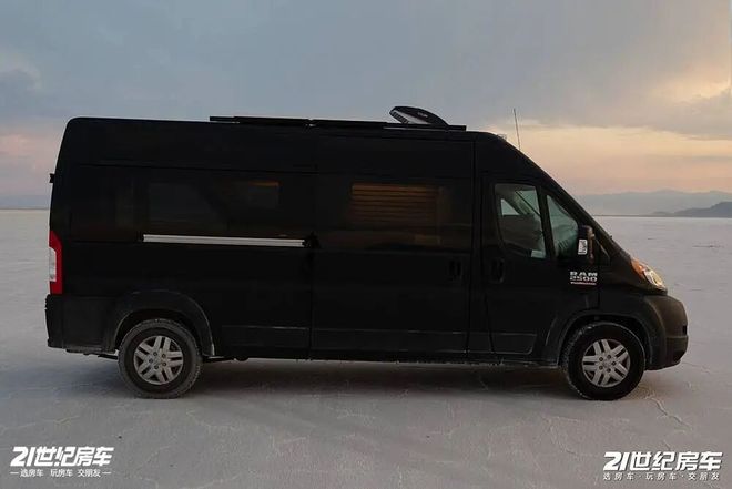 Promaster露营车把舒适感拉满了ky开元棋牌四面环窗仰望星空！这辆Ram(图2)