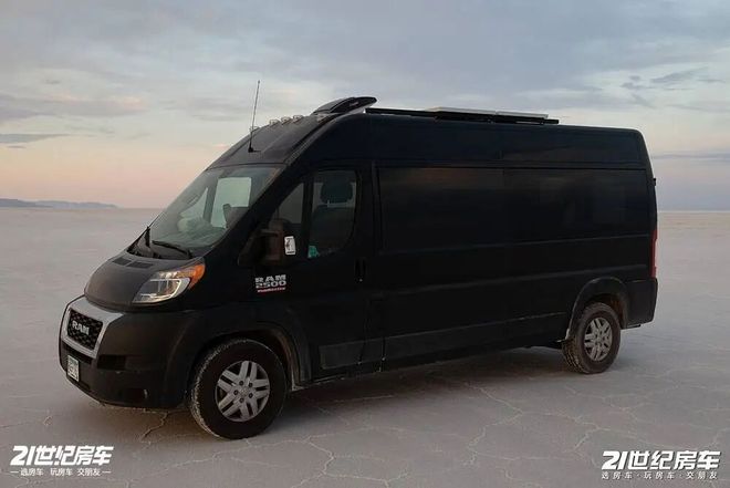 Promaster露营车把舒适感拉满了ky开元棋牌四面环窗仰望星空！这辆Ram(图5)