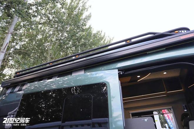 旅居B型房车卫航福特T8四驱美洲豹开元棋牌app全时四驱全地形、精致(图1)