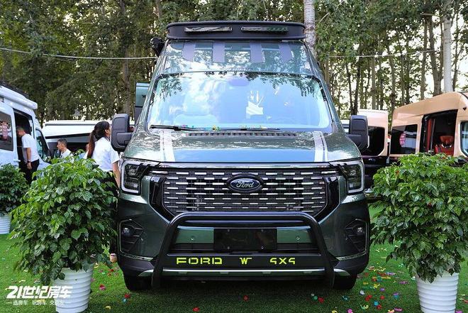 旅居B型房车卫航福特T8四驱美洲豹开元棋牌app全时四驱全地形、精致(图2)