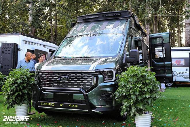 旅居B型房车卫航福特T8四驱美洲豹开元棋牌app全时四驱全地形、精致(图5)