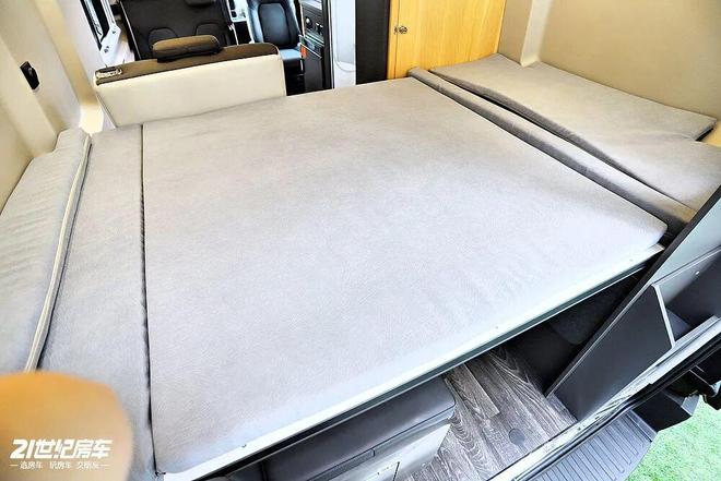 旅居B型房车卫航福特T8四驱美洲豹开元棋牌app全时四驱全地形、精致(图7)