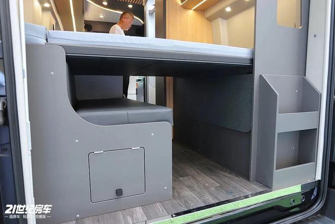 旅居B型房车卫航福特T8四驱美洲豹开元棋牌app全时四驱全地形、精致(图6)