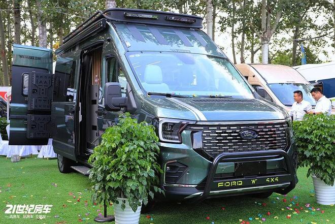 旅居B型房车卫航福特T8四驱美洲豹开元棋牌app全时四驱全地形、精致(图4)