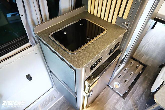 旅居B型房车卫航福特T8四驱美洲豹开元棋牌app全时四驱全地形、精致(图9)