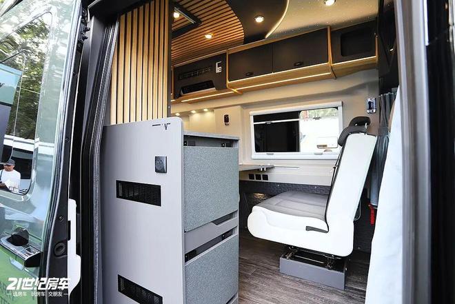 旅居B型房车卫航福特T8四驱美洲豹开元棋牌app全时四驱全地形、精致(图12)