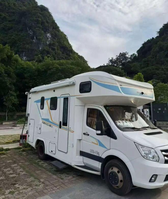 房我们把房车改成移动的家开元棋牌试玩不买房不租(图1)