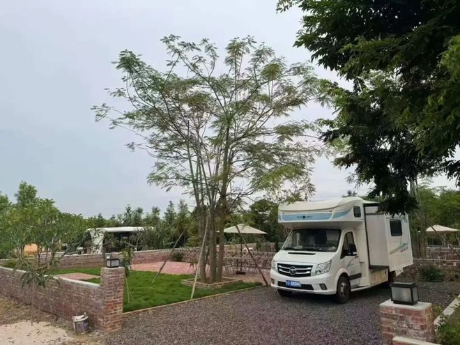 房我们把房车改成移动的家开元棋牌试玩不买房不租(图9)