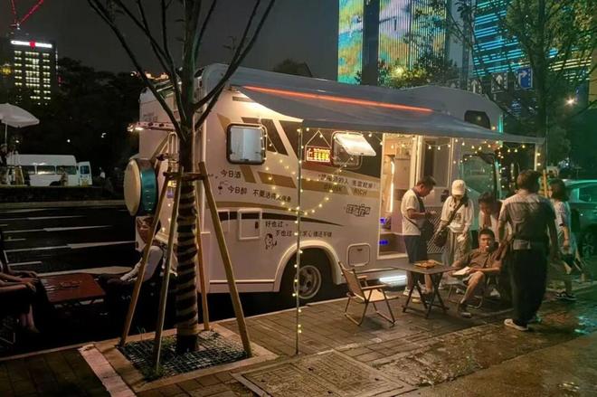 房我们把房车改成移动的家开元棋牌试玩不买房不租(图3)