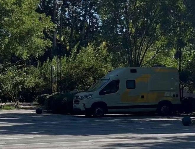 房我们把房车改成移动的家开元棋牌试玩不买房不租(图5)