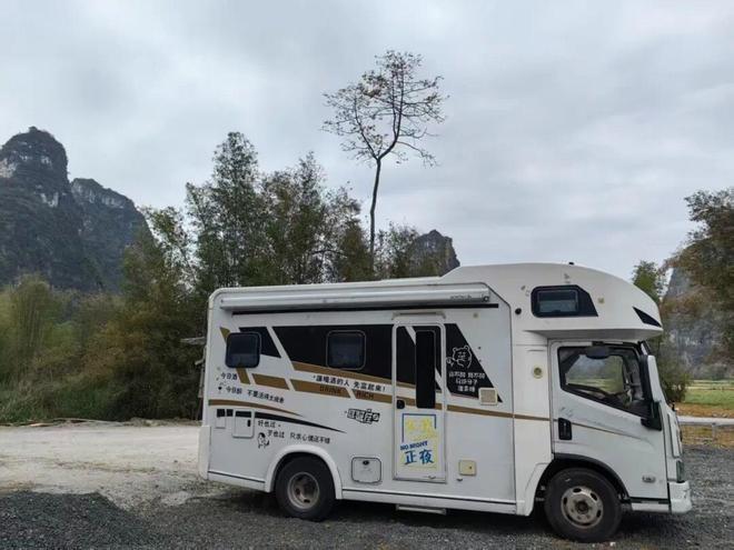 房我们把房车改成移动的家开元棋牌试玩不买房不租(图10)